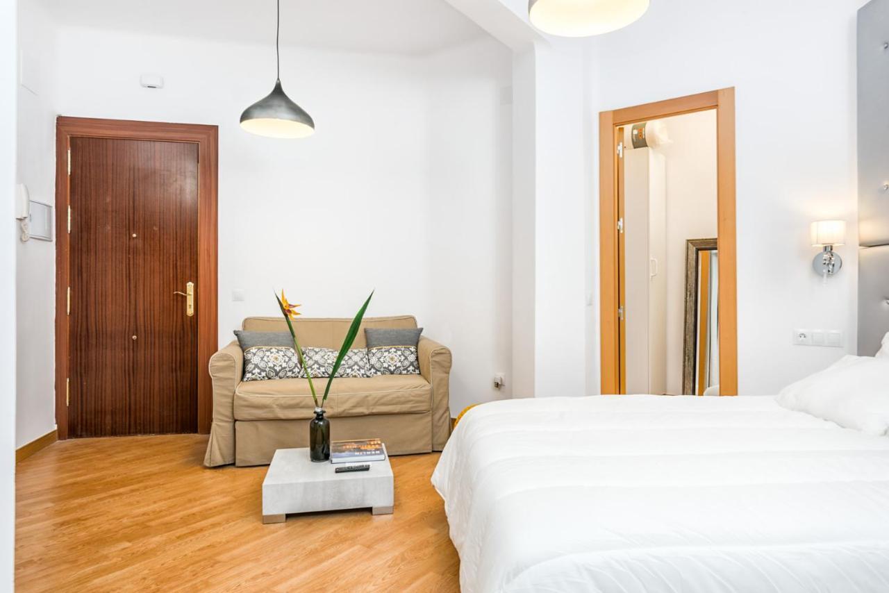 Apartamentos Bolsa Larios Малага Екстериор снимка