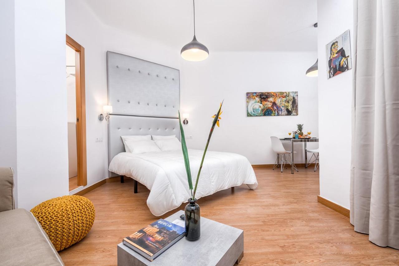 Apartamentos Bolsa Larios Малага Екстериор снимка