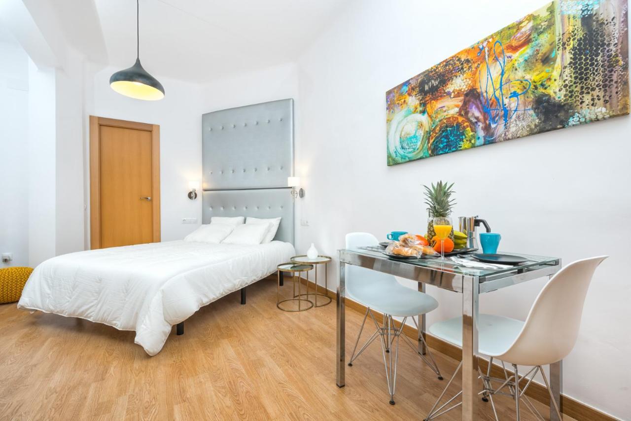 Apartamentos Bolsa Larios Малага Екстериор снимка
