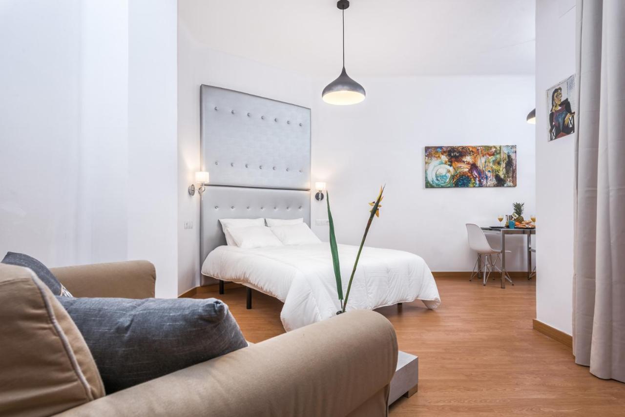 Apartamentos Bolsa Larios Малага Екстериор снимка